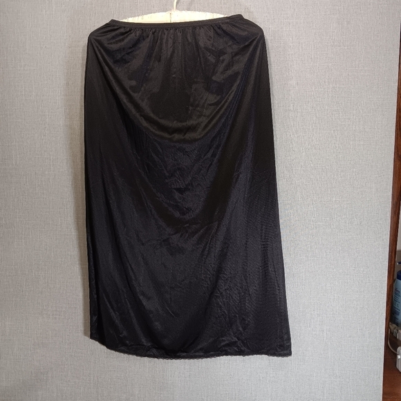 VTG Vassarette Satin LONG Slip Black Sable 11122 Size Large 32" 90s NWT Silky - Picture 4 of 7
